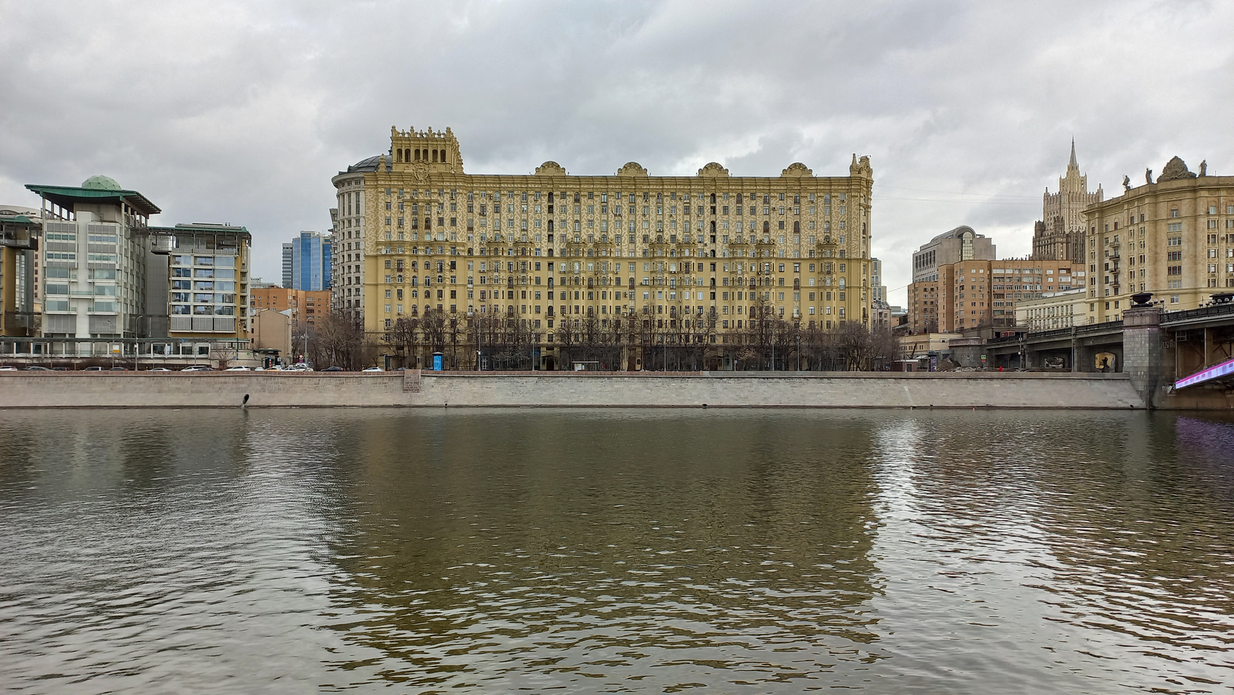 Вид на Смоленскую набережную Москва