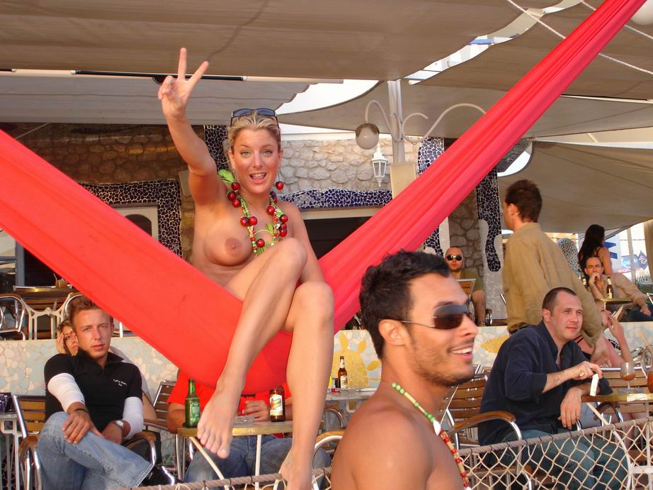 Ibiza2005 Cafe del Mar или просто силиконовые груди, если они вам не нравятся НЕ смотрите, но снимок не про ЭТО, а про Радость Бытия !!! 