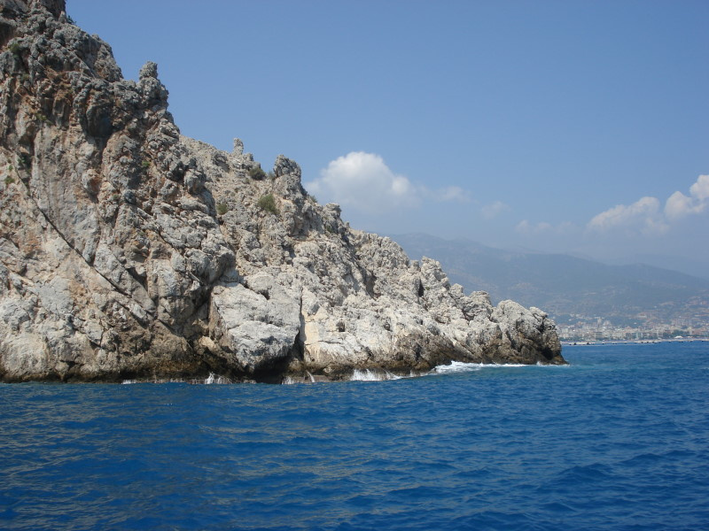Хвост дракона Море, скалы