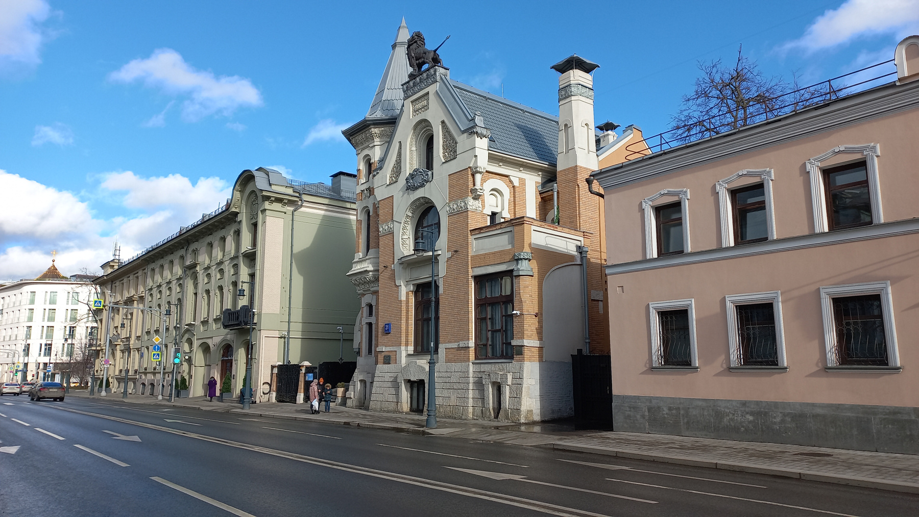 улица Остоженка Москва