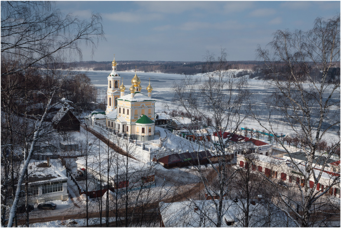 Зимний Плес. Вид с Соборной горы. Плес церковь Воскресения Господня река Волга