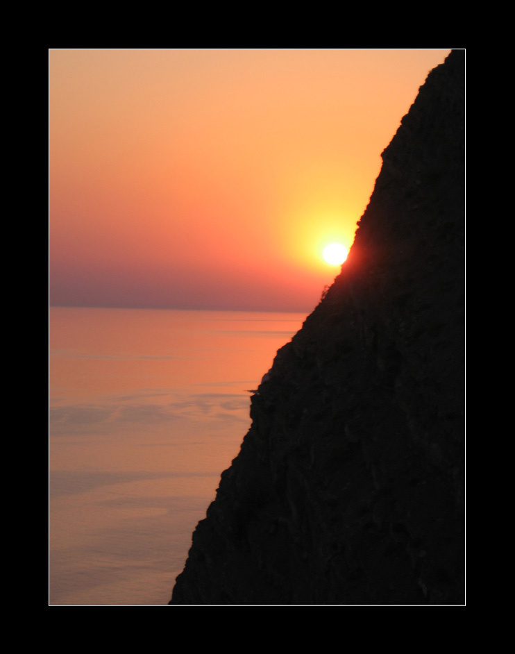 Уходящее... море скала закат
