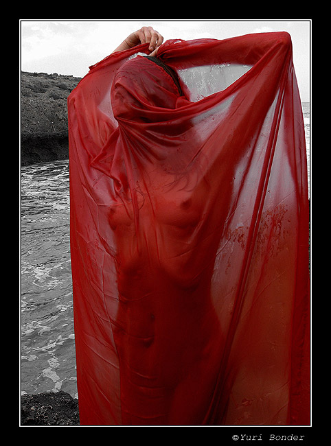 IN RED  девушка