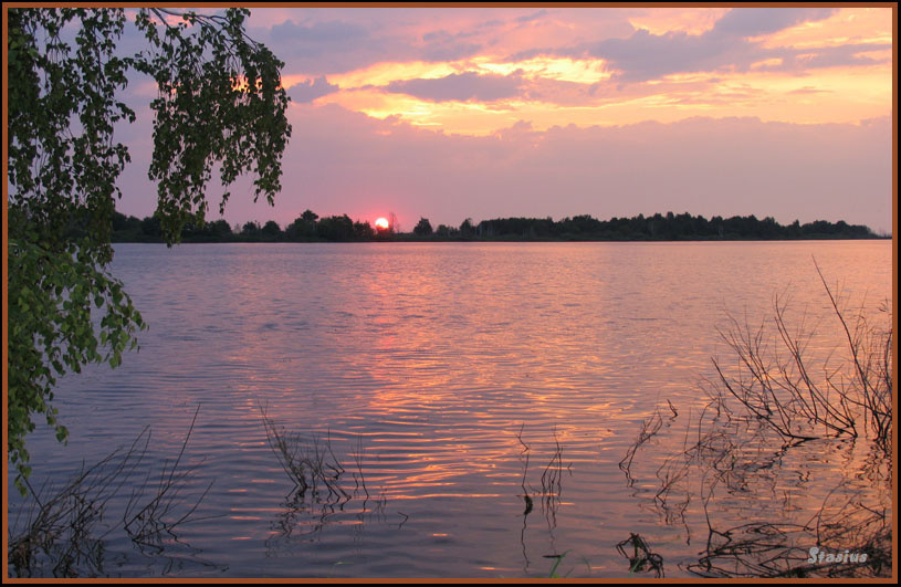 Рано... Утро, вода, река.