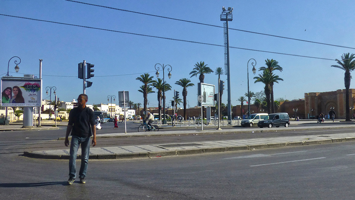 человек и светофор Марокко Morocco Рабат Rabat человек светофор почти Крузенштерн