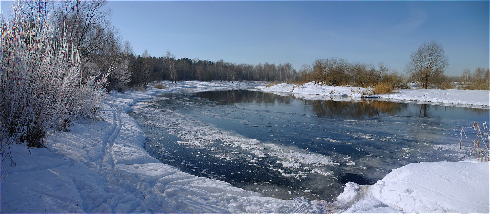 Февральским днём у реки Миасс. река Миасс снег иней вода зима февраль