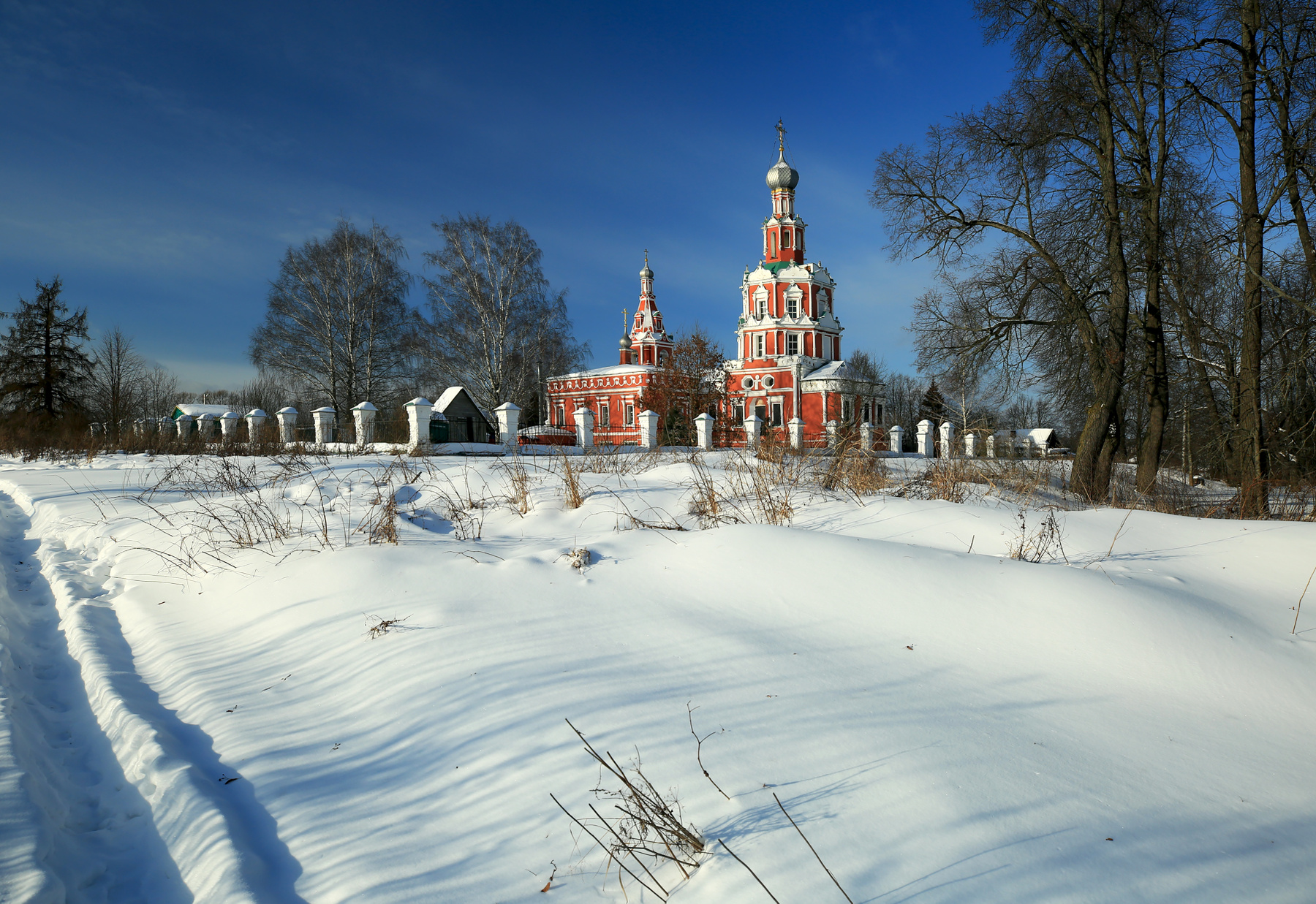 Снежный январь церковь Московская область зима