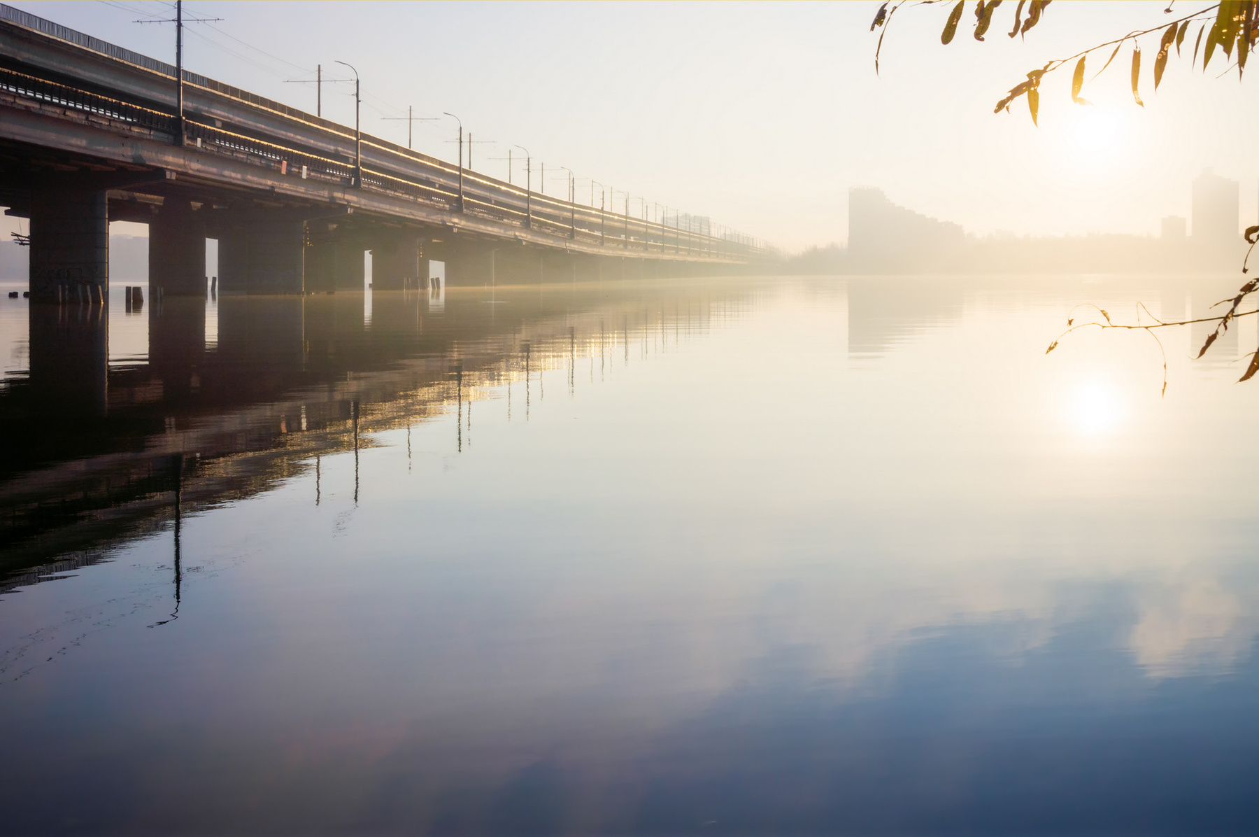 Утренние краски осени пейзаж город рассвет туман мост водохранилище Воронеж утро