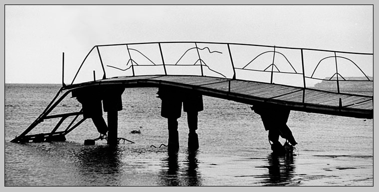 графическая картинка.. мост вода