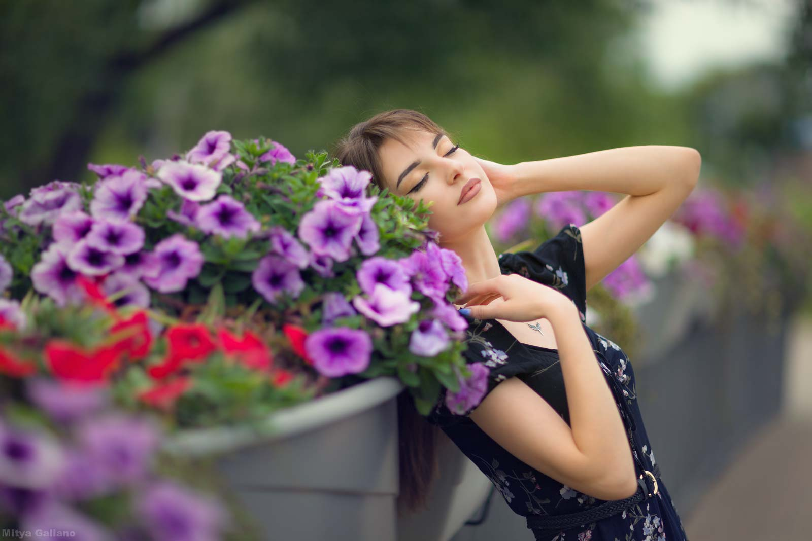 Нежные цветы... mityagaliano characteristiclady mityagalianophotographer mityagalianofashionphotographer фотографбелгород фотографмосква фотографкурск фотографпитер bokeh exemplaryfigure eveningreflections tothelight romanticphotographer romanticday romanticportrait