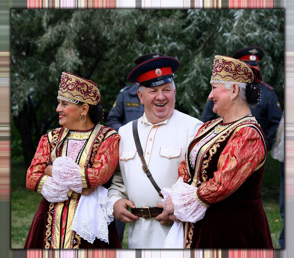 Что нужно для счастья одиноким женщинам ? Одинокий мужчина ....   :-) 