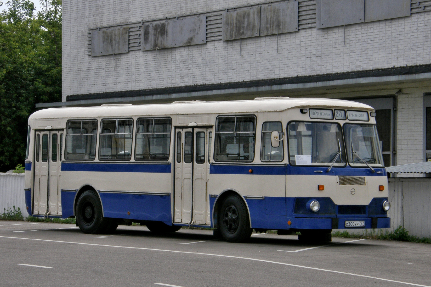 Автобус следует до остановки "Прошлое" 