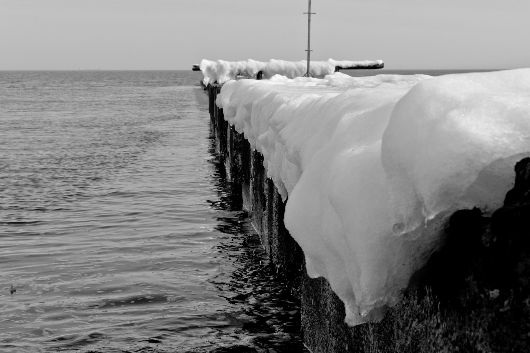 снежная шуба зима, море, пирс, снег, причал