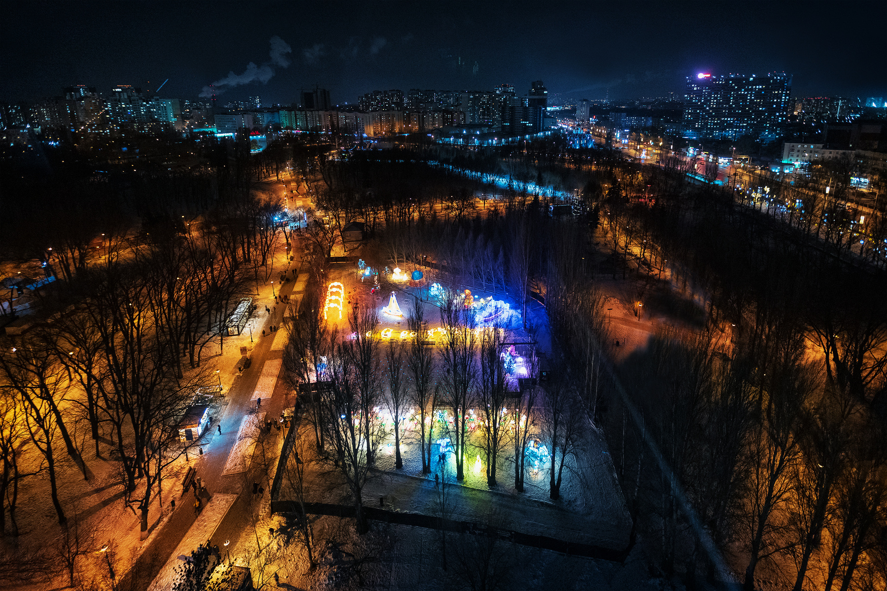 Вечер в парке имени Ю. А. Гагарина, Самара, 2022 г. вечер ночь самара парк иллюминация
