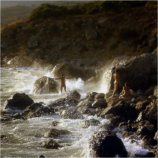 купание в шторм в Крыму на закате.... шторм, вечер,