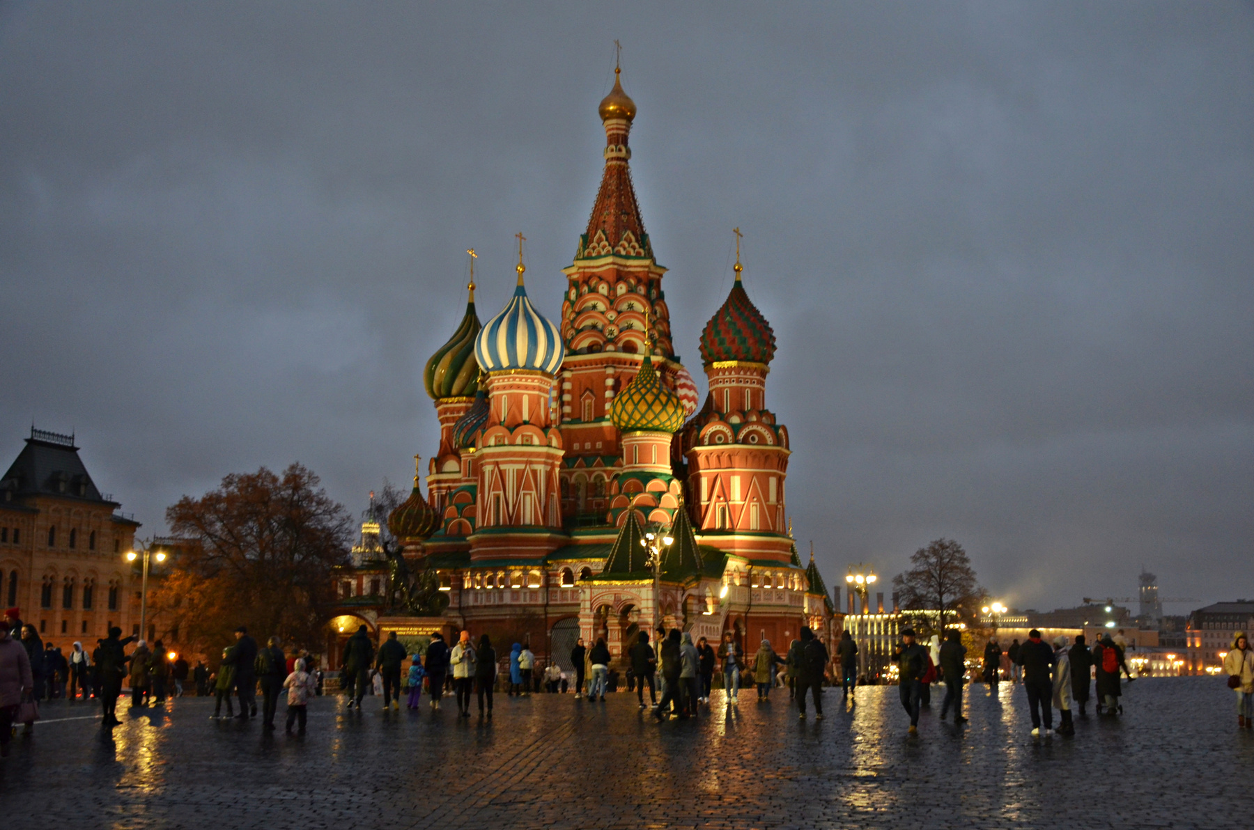 *** Москва осень вечер Красная площадь собор люди