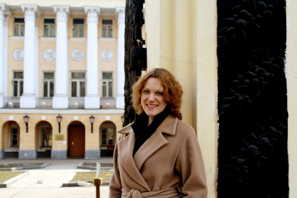 Алёна Москва, Лаврушинский переулок