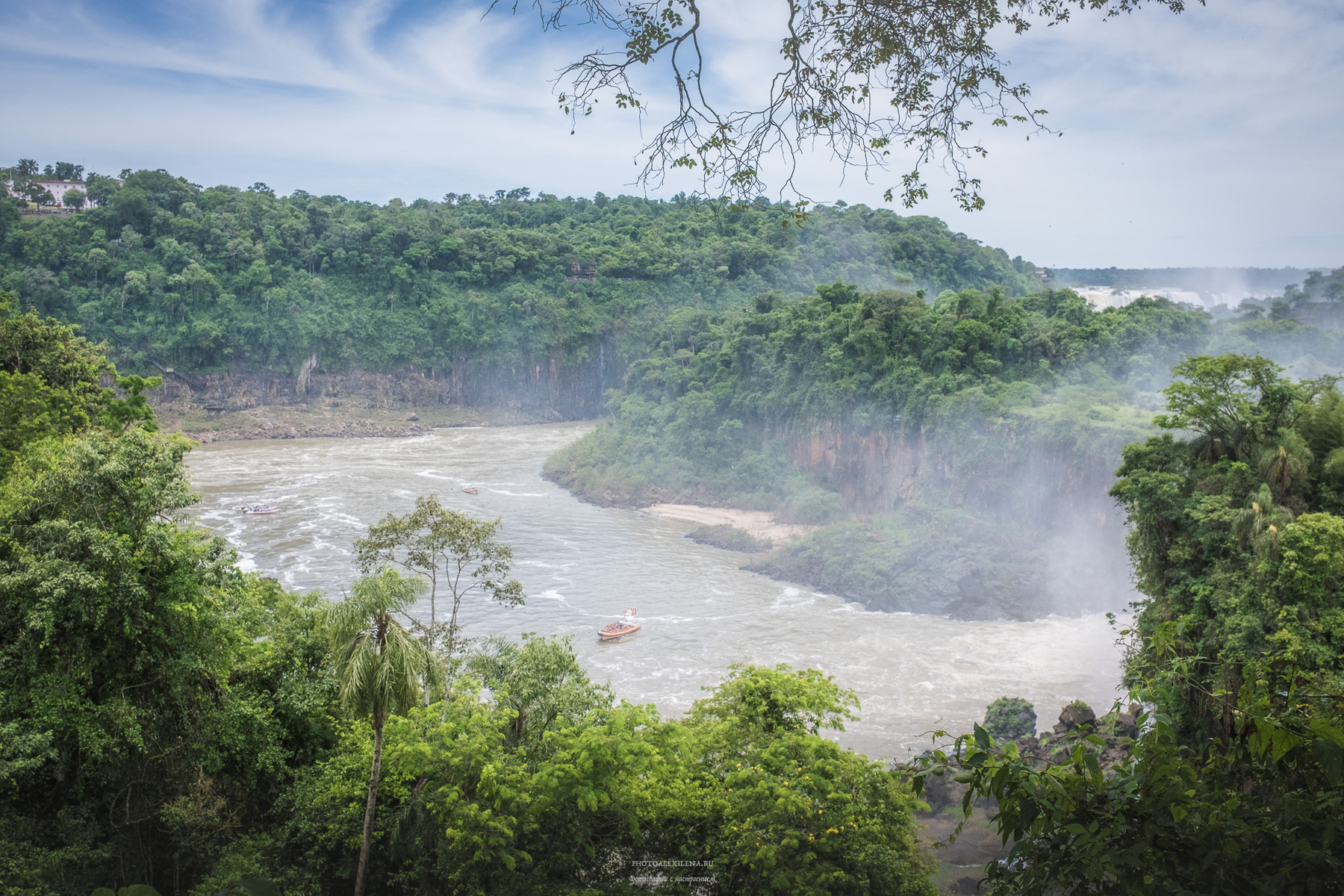 На водопадах Игуасу игуасу водопад аргентина лодка iguazu