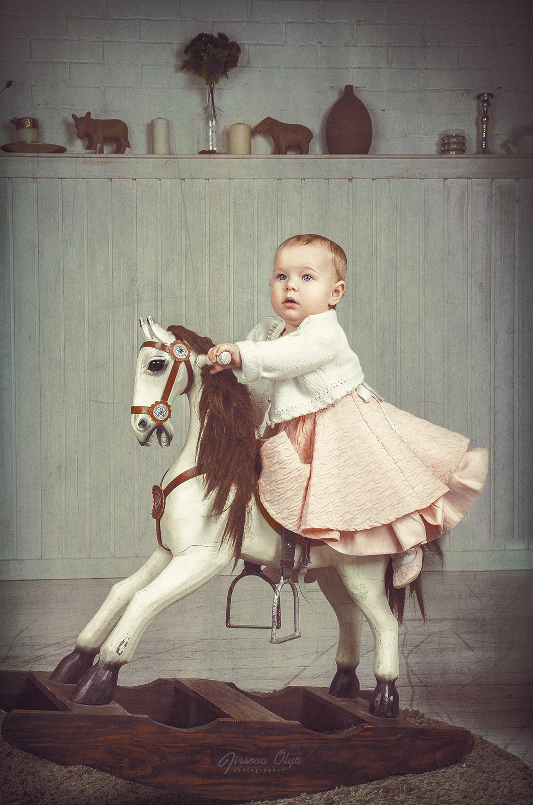 Софа baby children girl horse little_girl pink studio toy