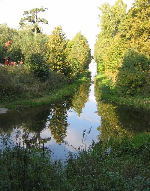 В парке парк, вода