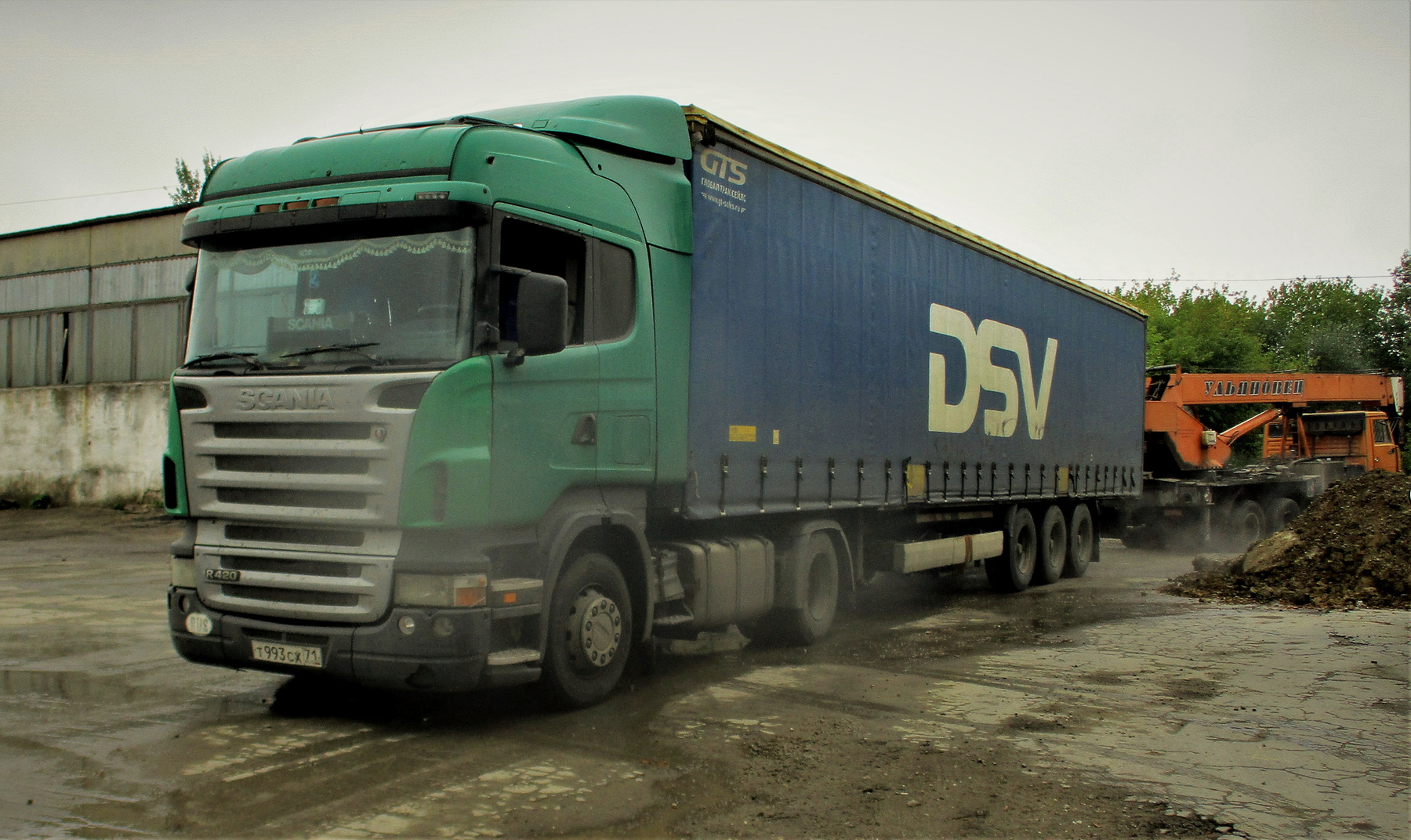 SCANIA SCANIA авто тягач завод гараж осень