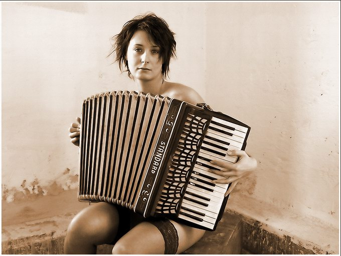 girl with accordion III 
