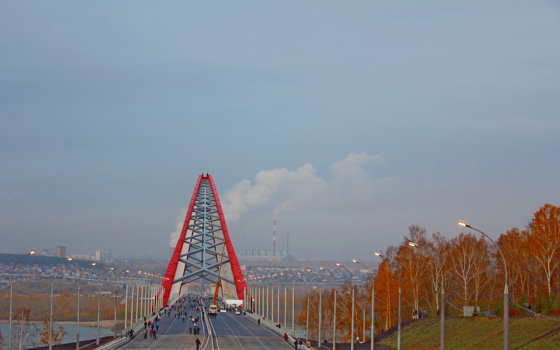 ***Вид на мост со стороны парка пейзаж парк мост город осень