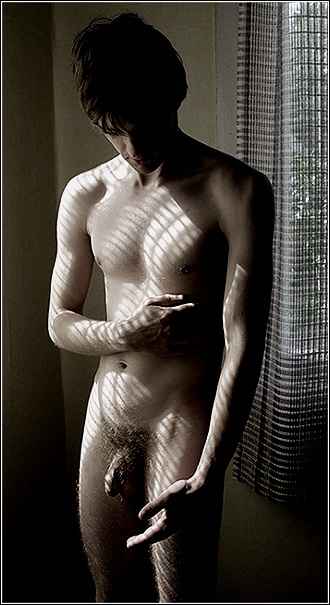 U okna 2 Nude man