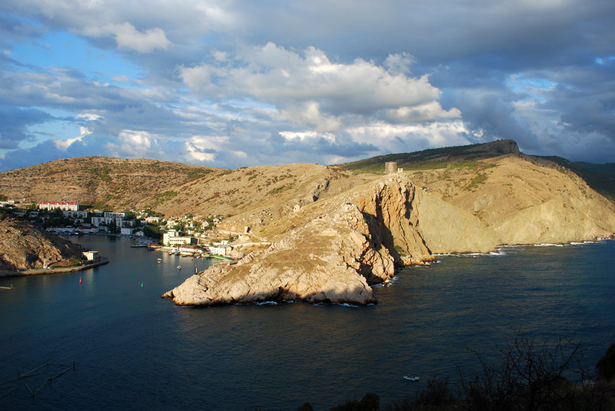 после грозы море горы облака бухта тени