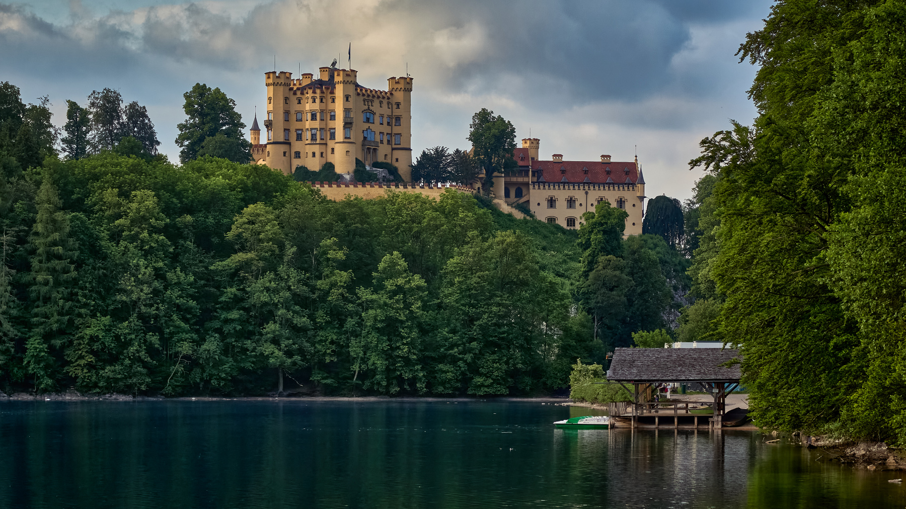 Schloss Hohenschwangau... Германия Бавария Schloss Hohenschwangau озеро лес