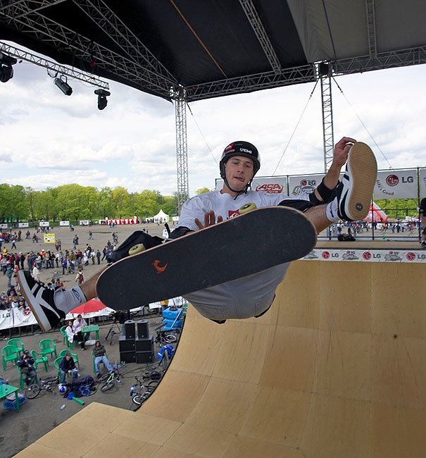 Vert skateboarding skate