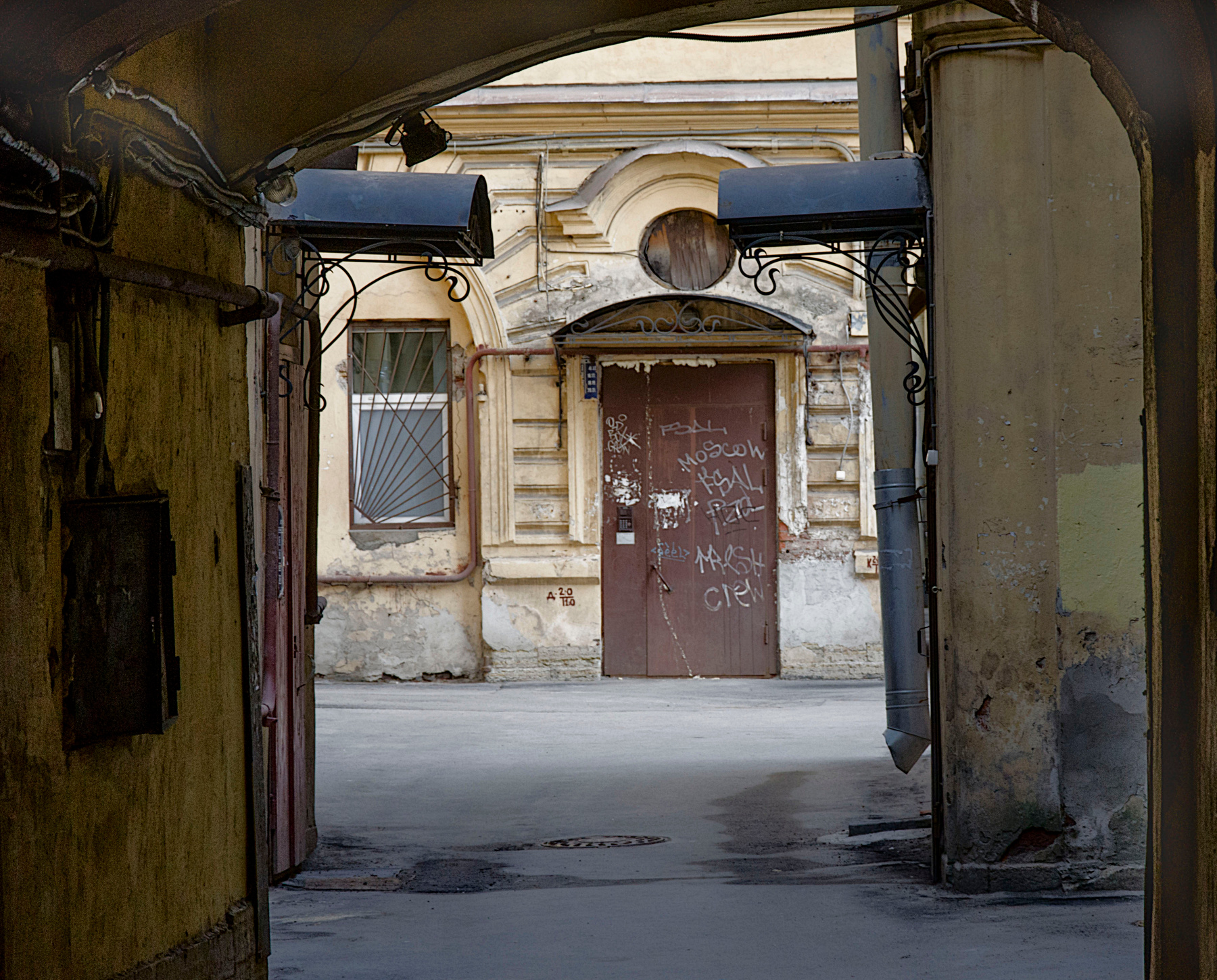 ***Петербургский дворик 