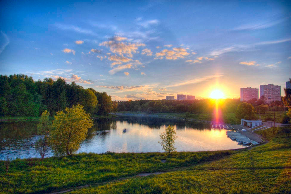Пылал закат река закат