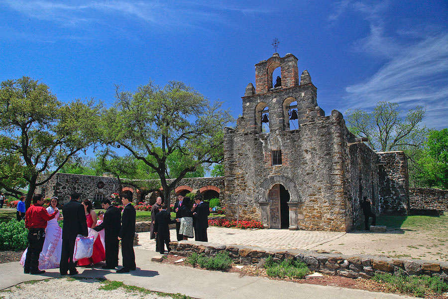 Свадьба по Мексикански Catholic, Church, Espada, Mission, San Antonio,  Wedding , people, priest, bride, groom, Texas, Mexico.