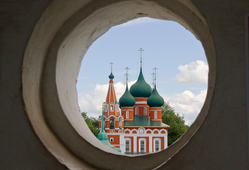 А из нашего окна... окно храм церковь собор Ярославль