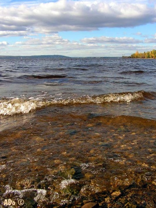 ... камни в холодной воде Камни вода река Волга осень