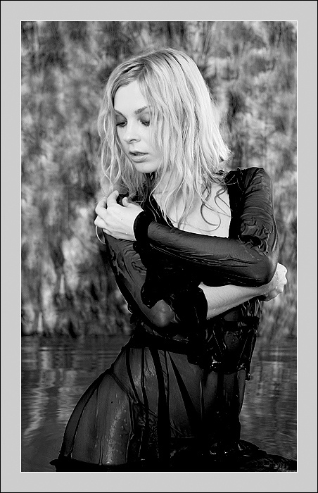 ::: б/н 02 black&white ::: девушка вода