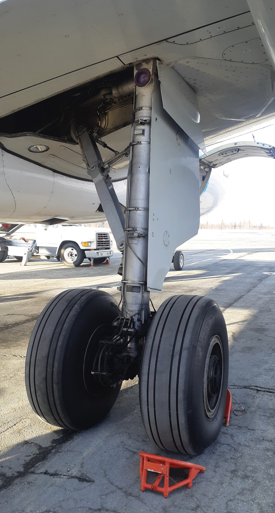 Основная правая стойка Airbus A-320 