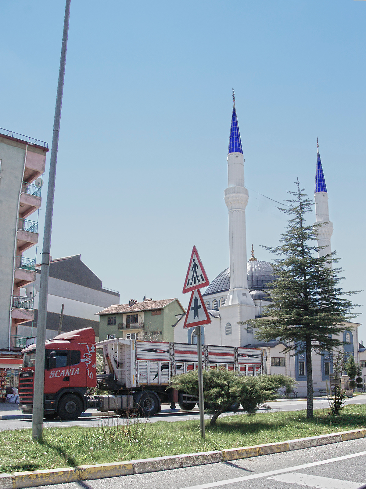 Scania мечеть Турция Центральная Анатолия Афьонкарахисар мечеть не нашел названия Scania