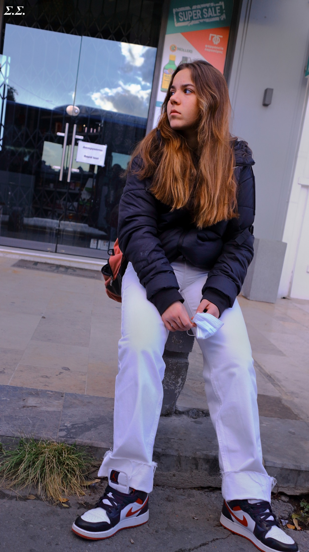 LOOKING RIGHT 