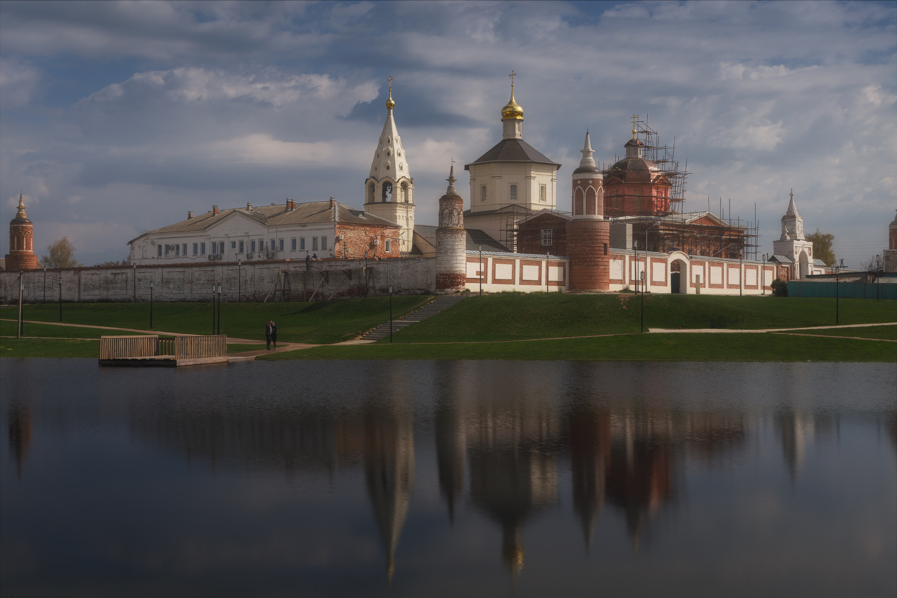 Селфи у стен монастыря Бобренев монастырь май