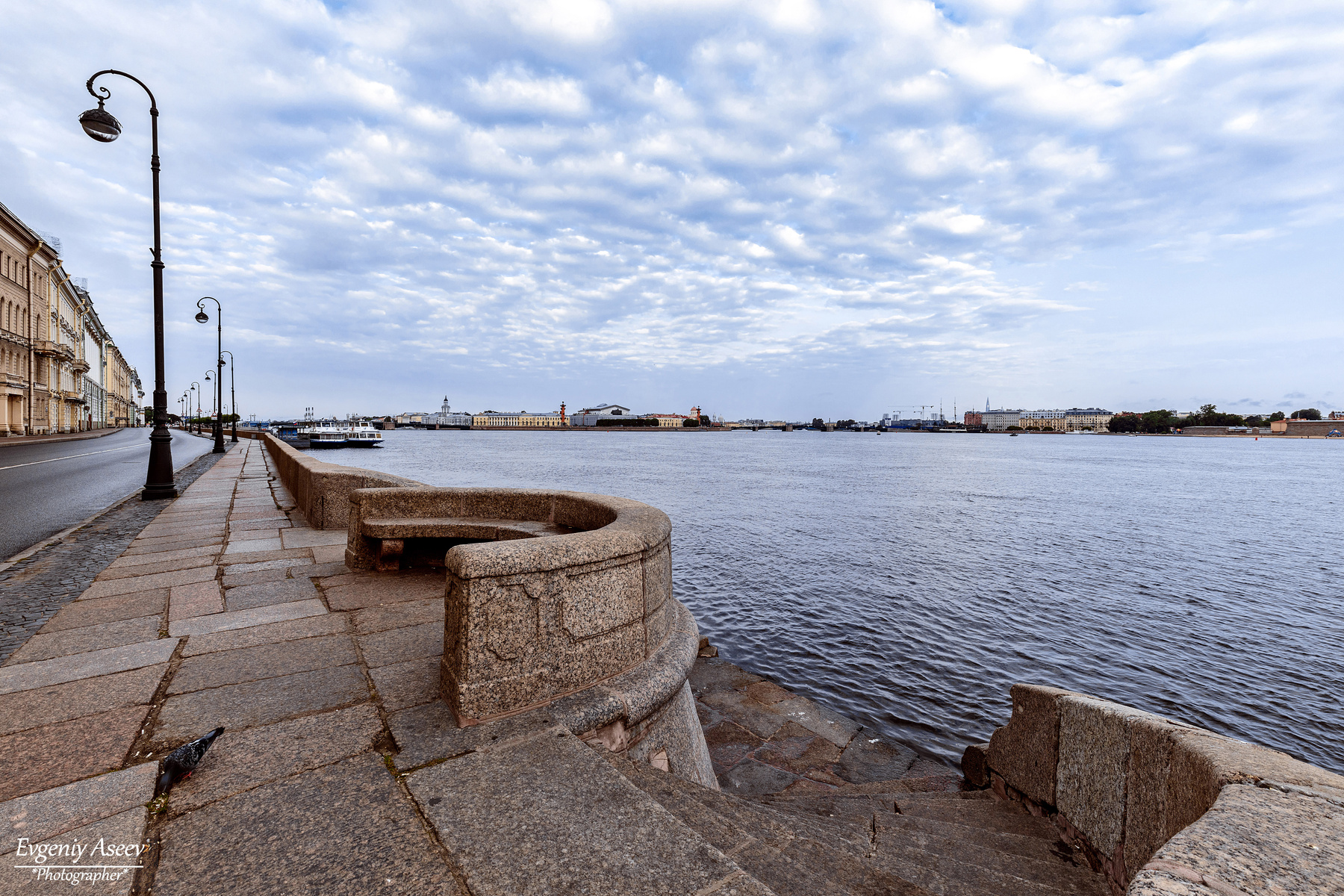 На невских берегах Петербург