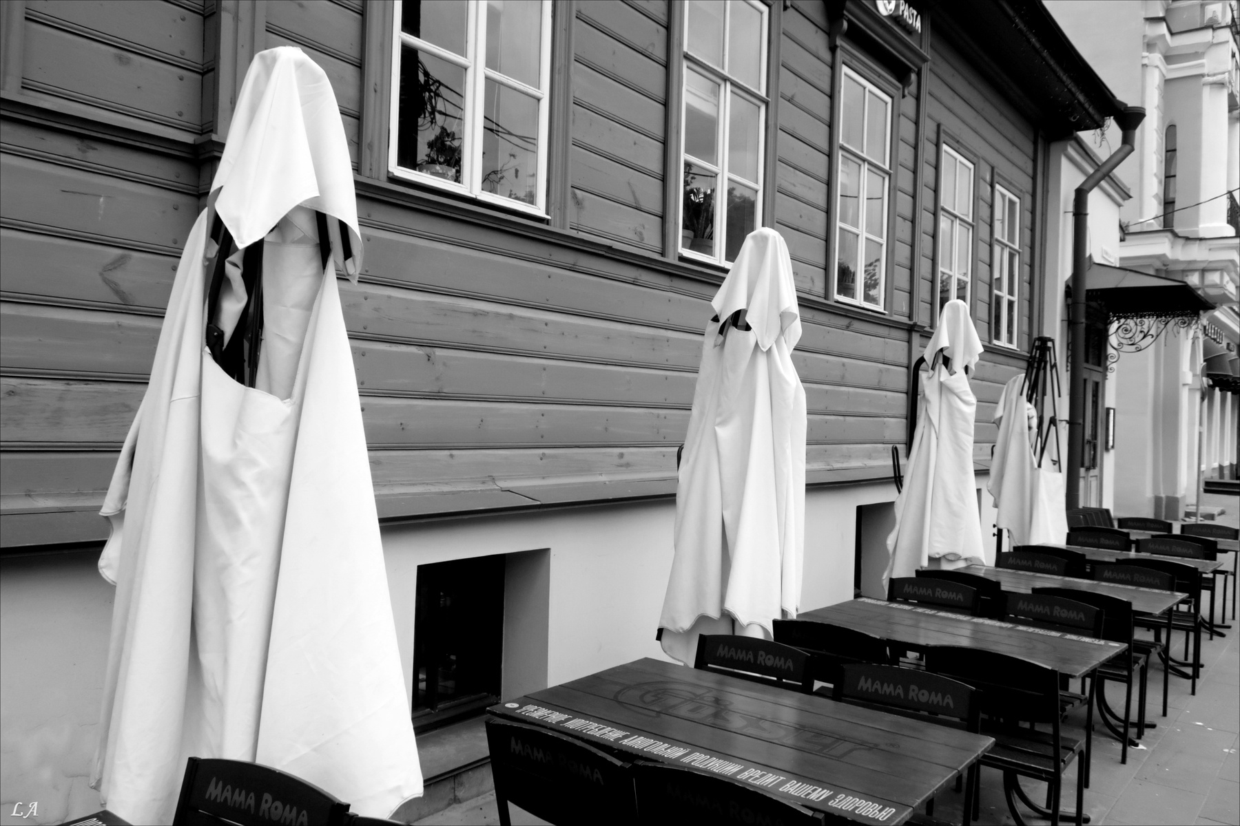 Ждущие фототренер Александр Мамакин Творческий Союз Снежный Лев Lihgra Advenyture Фото Светланы Мамакиной Путешествие Фотосайт Псков туризм уличное кафе июнь
