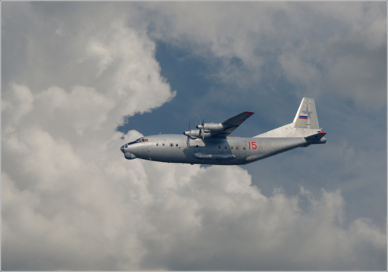 Ан-12 Ан-12 авиация самолет полет Жуковский 2012