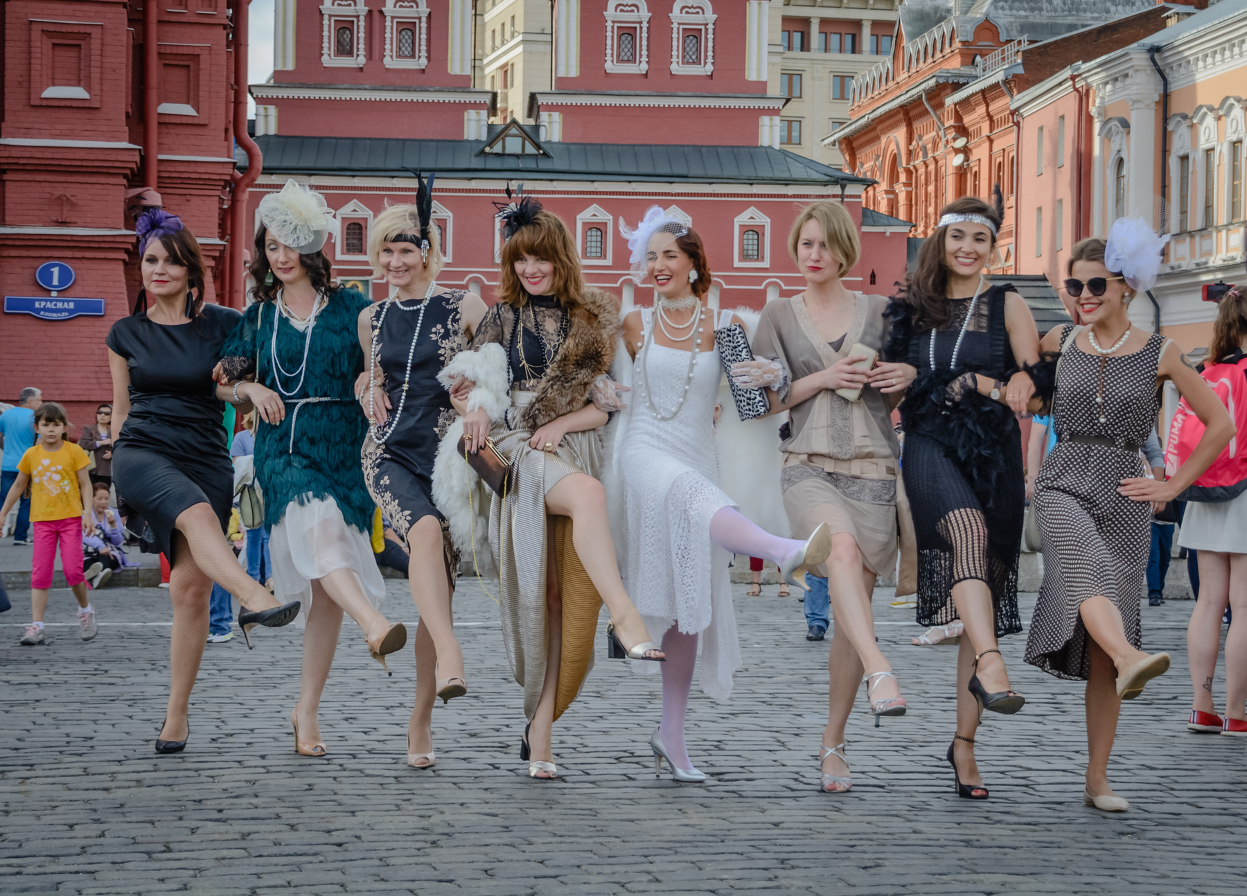 ***девушки.... цветы