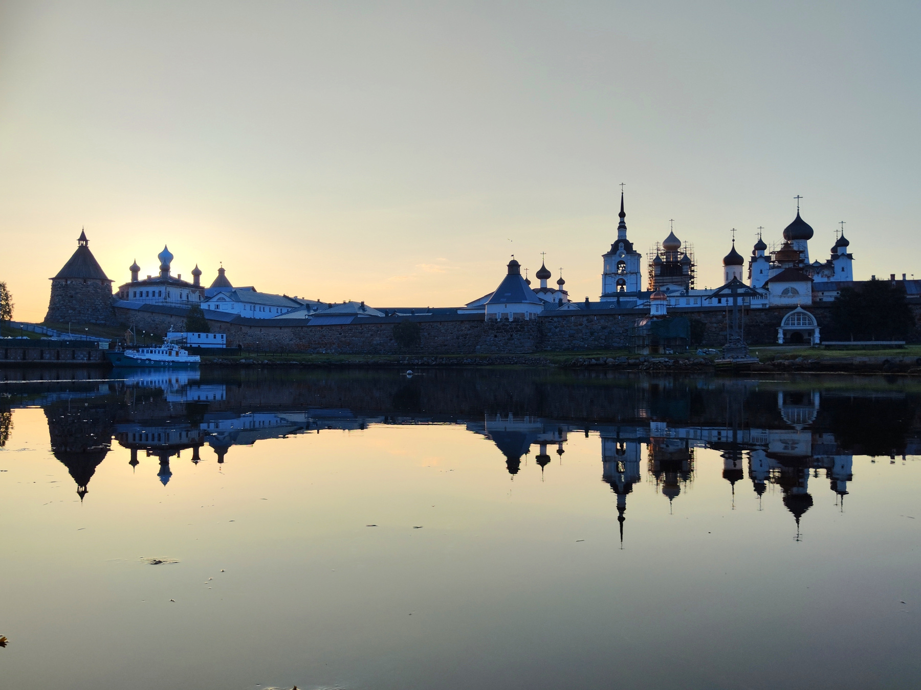 *** Соловки Спасо Преображенский монастырь рассвет отражения