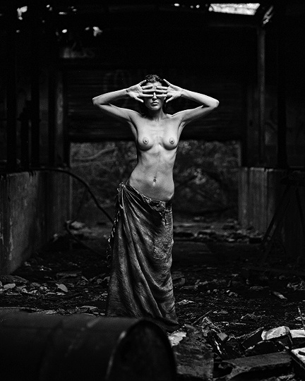 Neznakomka b/w