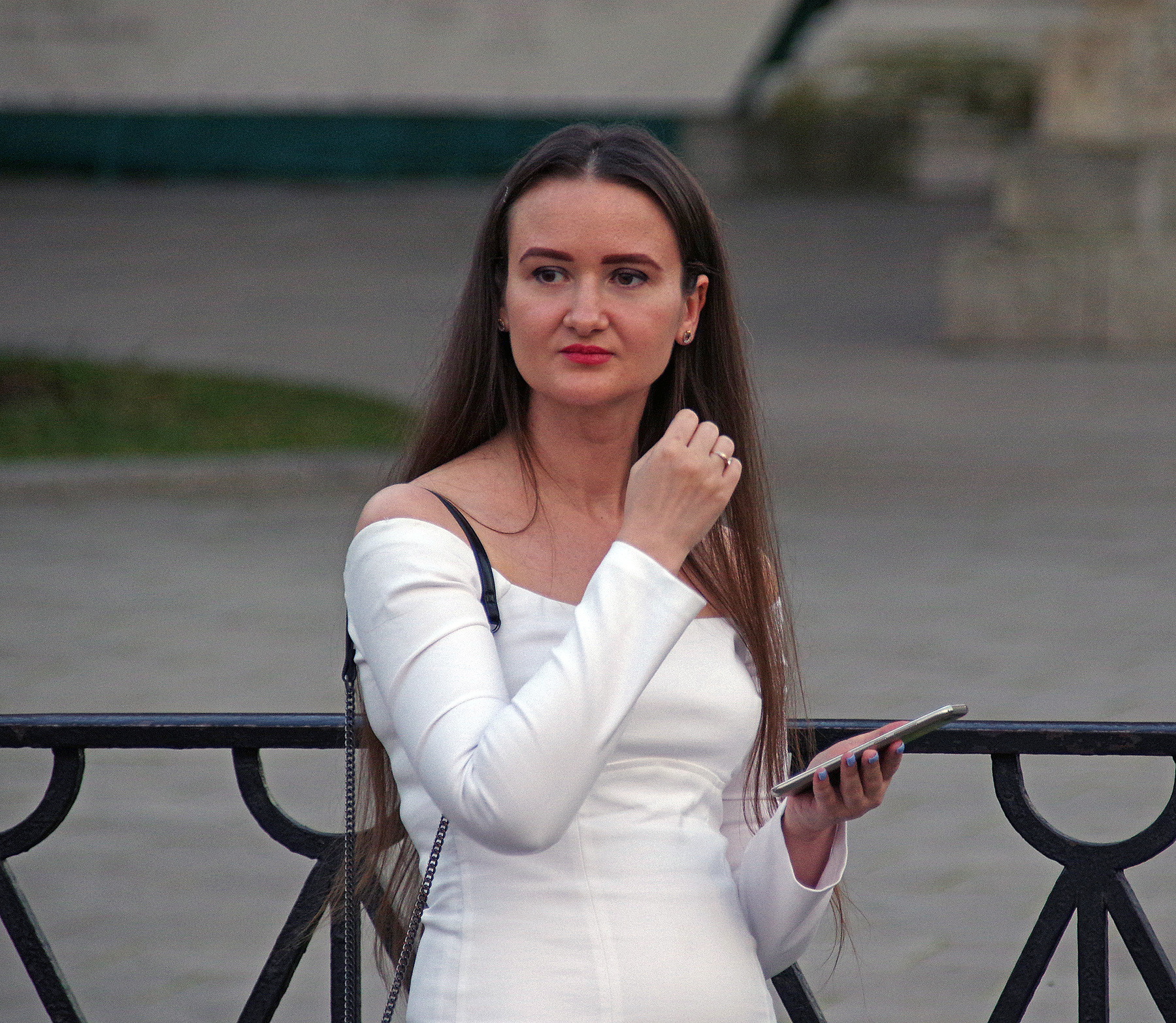 Женщина в белом 