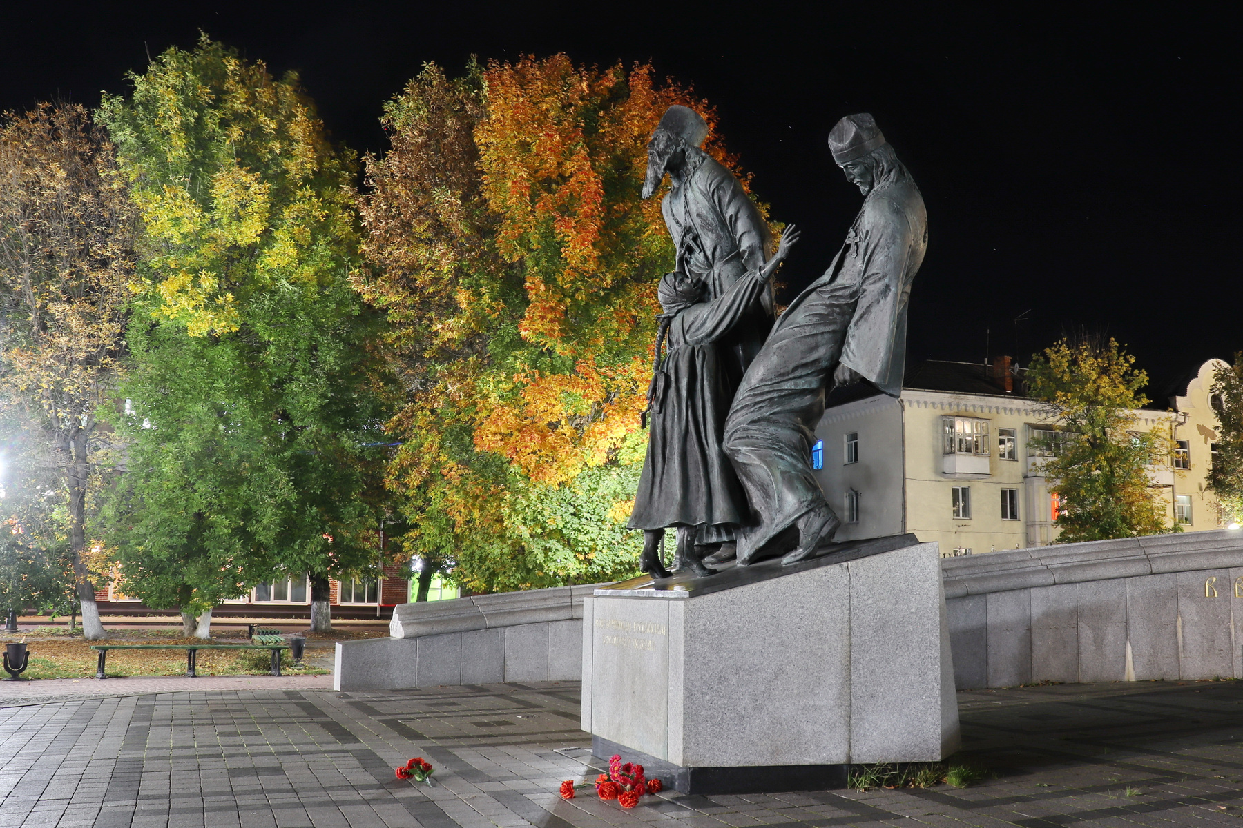 Памятник Шуйским Мученикам. Шуя Ивановская область Россия памятник скульптура Шуйские Мученики