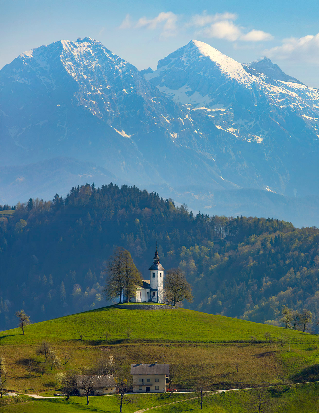 Церковь Святого Томаша словения шкофья-лока альпы пейзаж церковь slovenia alps skofja loka church